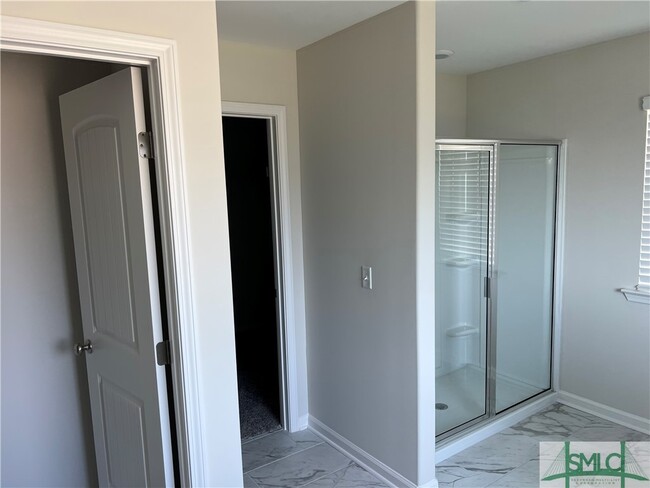 Building Photo - 112 Kenwood Cir