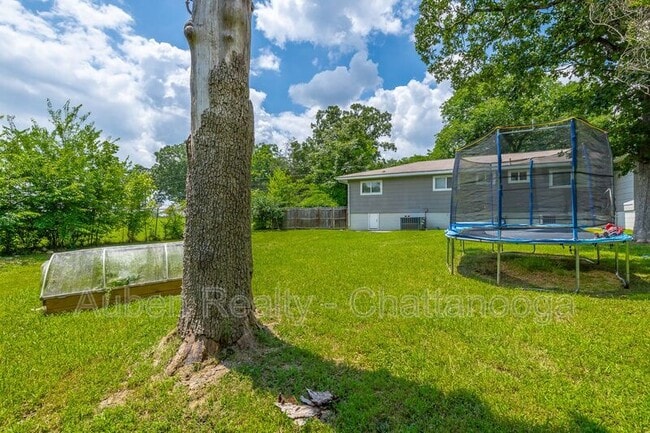 Building Photo - 2806 Silverdale Rd