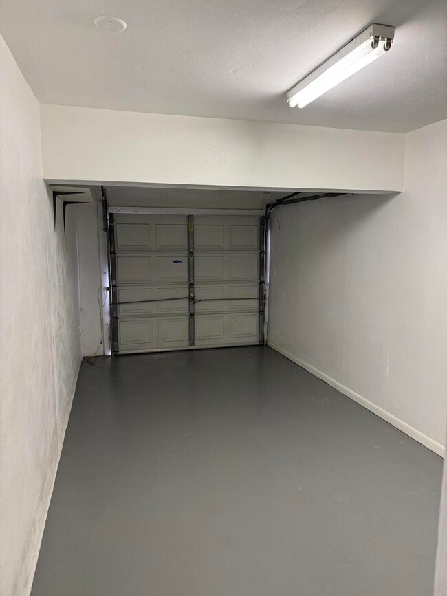 Building Photo - 6575 NE 7th Ave