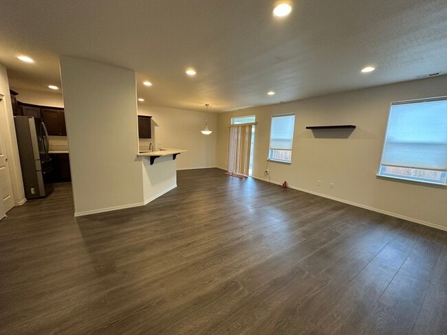 Building Photo - Newer Super Clean 3 Bedroom 2 Bath Home In NE Albany