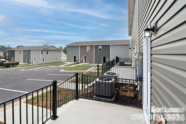 Building Photo - 3967 Newhall Dr NW
