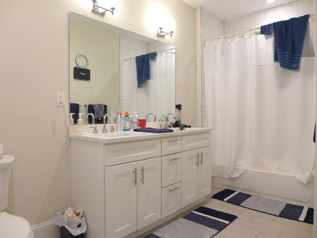 Building Photo - 1906 Washington St