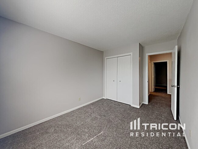 Building Photo - 2343 Rolling Oak Dr