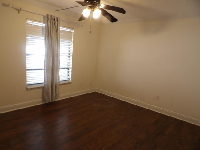 Building Photo - 4045 Birchwood Dr