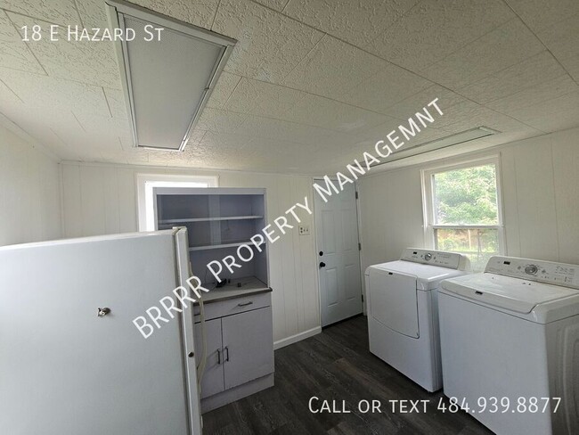 Building Photo - 18 E Hazard St