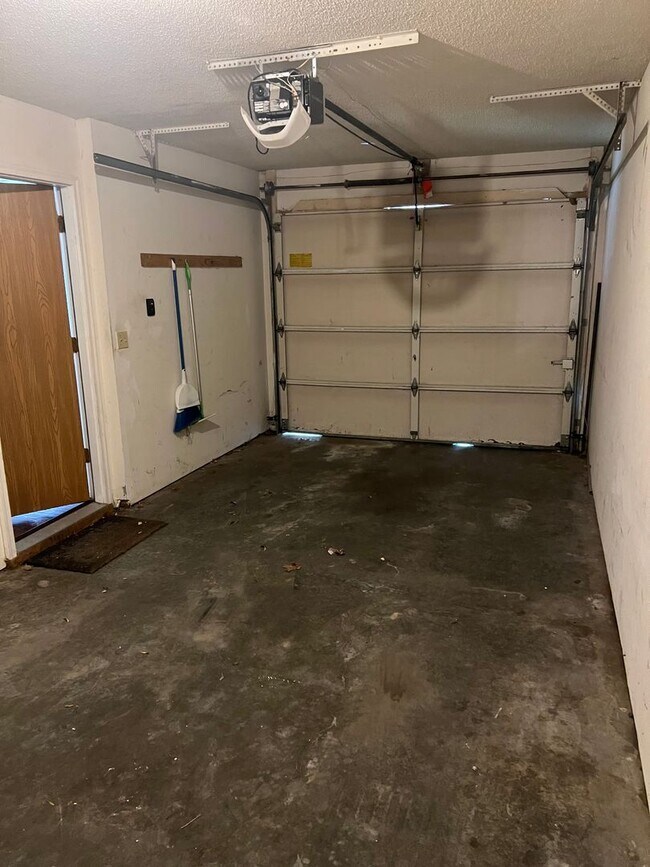 Building Photo - 630-632 W. Country Squire Ct.