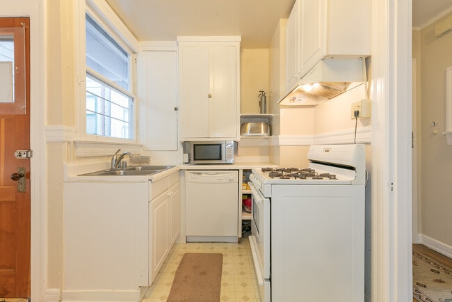 Building Photo - 3434 California St