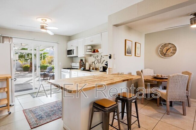 Building Photo - 477 E Vía Colusa