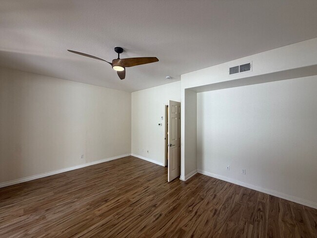 Building Photo - Spacious 3BR/2.5BA Home with Gated Communi...