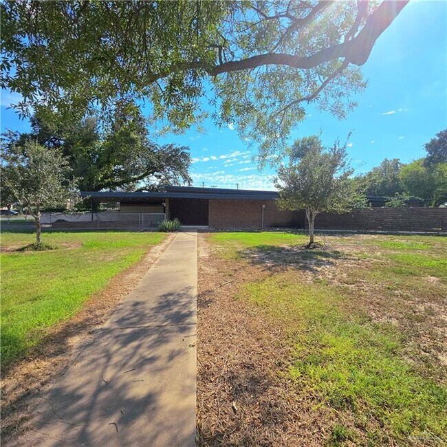 Primary Photo - 21 West Dr