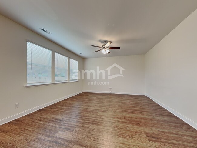 Building Photo - 4934 Trayton Ave