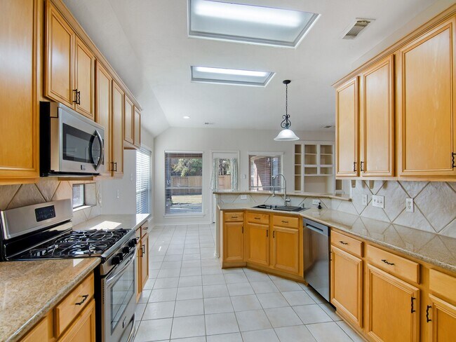 Building Photo - 30 Jewelsford Dr