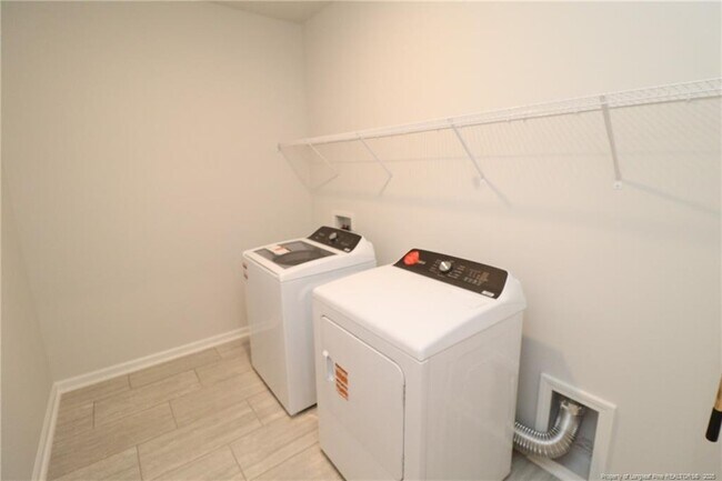 Building Photo - 756 Ben Ledi Ct