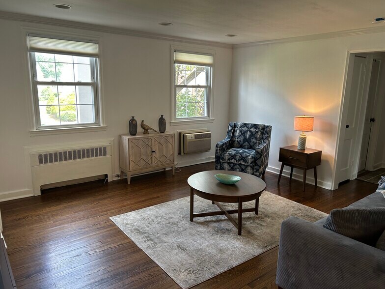 Building Photo - 445 Morris Ave