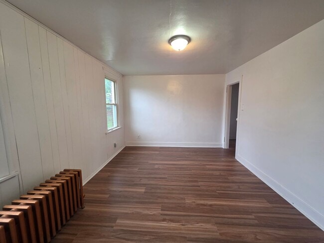 Building Photo - 703 1/2 Waddell Ave