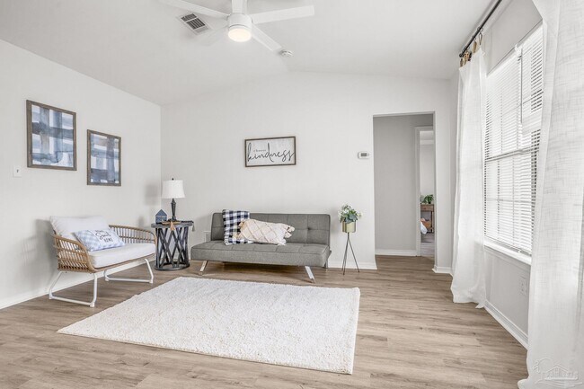 Building Photo - 10601 Silver Creek Dr