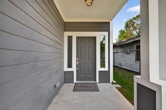 Building Photo - 714 Zoe St