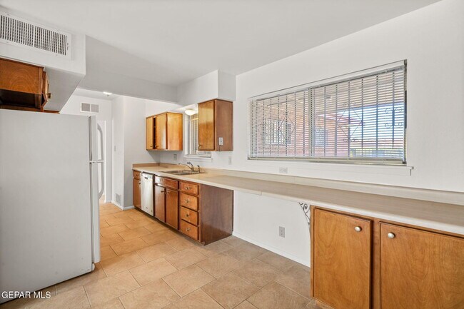 Building Photo - 5313 Bastille Ave