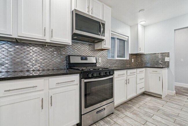 Building Photo - For Rent: Spacious 3-Bedroom, 2-Bath Home