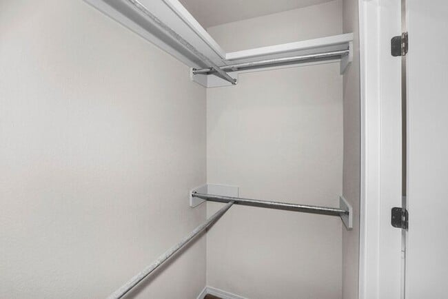 Building Photo - 7628 Woodford Ave