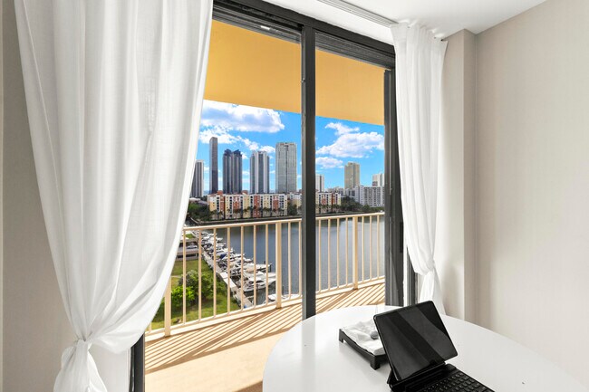 Building Photo - 290 174th St St