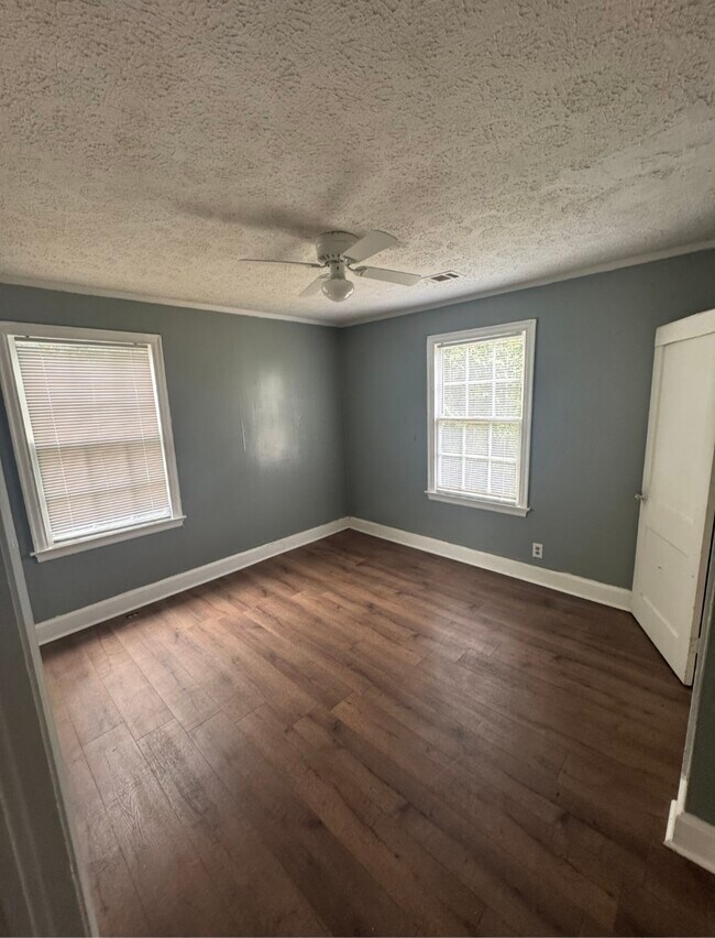 Building Photo - 1130 Sylvian Dr