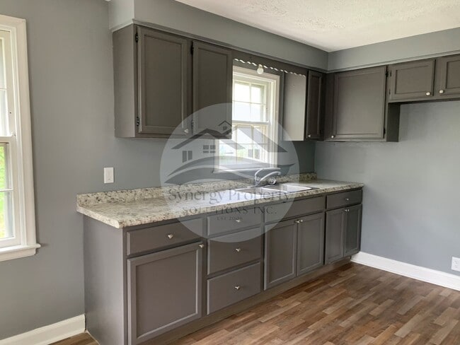 Building Photo - Three bedroom fenced in yard one car attac...
