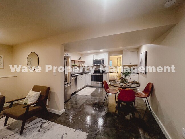 Building Photo - Newly Renovated Basement Suite with High-E...