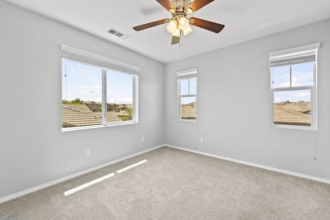 Building Photo - 2 Bedroom Townhome in the Lakepointe Community!