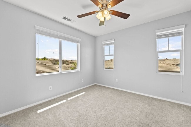 Building Photo - Townhome in the Lakepointe Point Community!