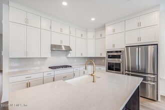 Building Photo - 174 Pine Leaf Dr