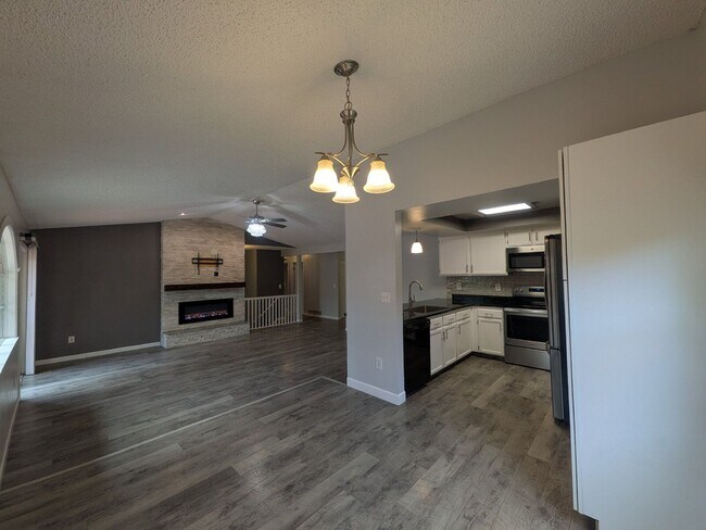 Building Photo - 2128 Beacham Dr