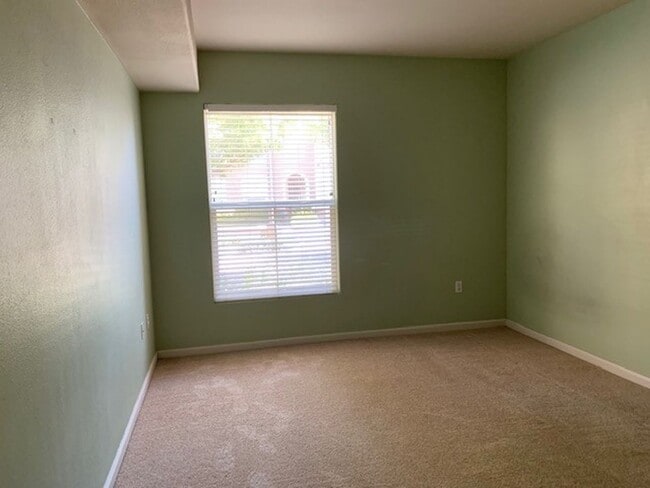 Building Photo - Two Bedroom & Two Bathroom Condo in Syrah at Natomas Park