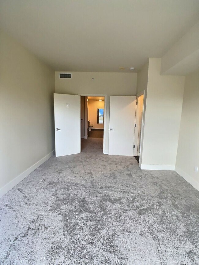 Building Photo - Fantastic 2 Bedroom/2 Bathroom Condo For R...