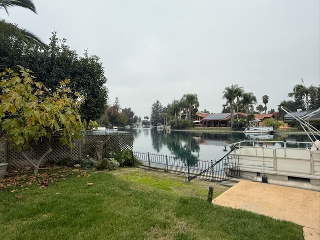 Building Photo - Spacious NW 2 story home locate in The Lakes available soon!