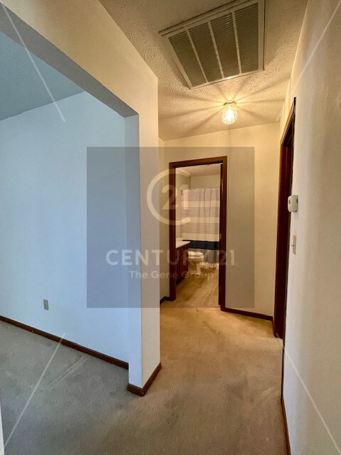 Building Photo - 323 Westview Dr