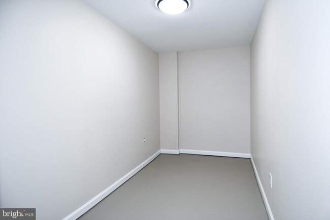 Building Photo - 938 Park Ave