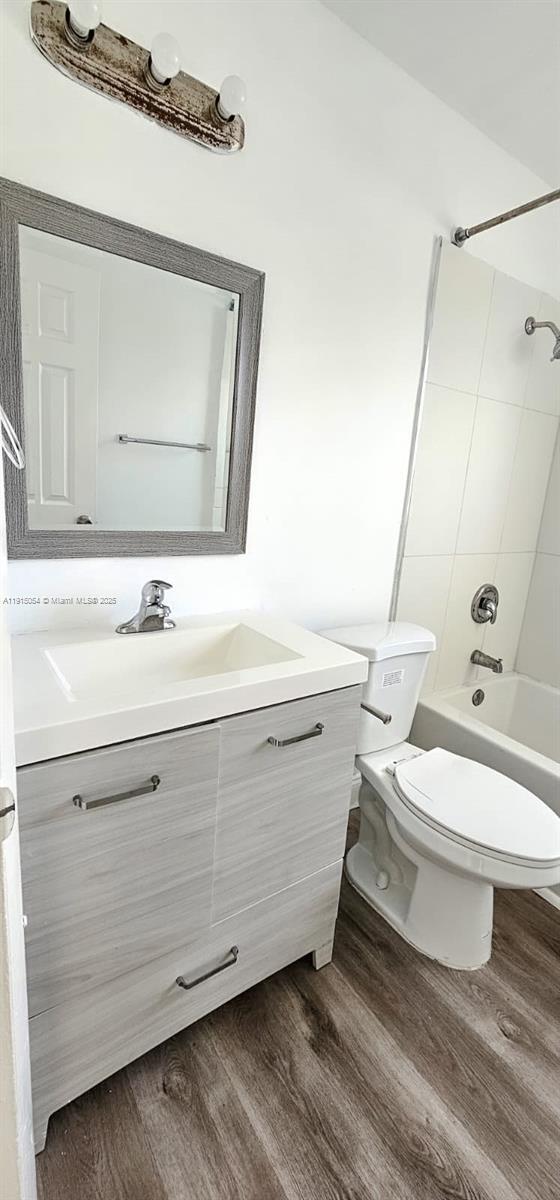 Building Photo - 5960 NE 5th Ct