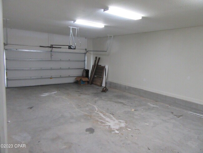 Building Photo - 105 N Shoreview Dr.