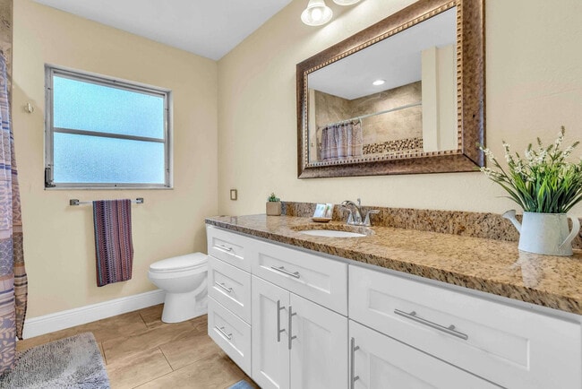 Building Photo - 2723 Gulf Gate Dr