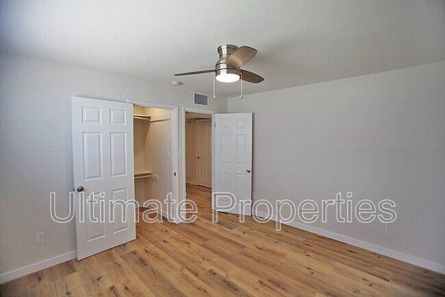 Building Photo - 4129 E Bluefield Ave