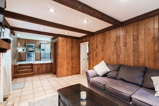 Building Photo - 3 Bed 2.5 Bath in Overland Park Nall Hills