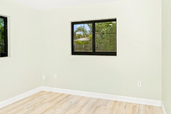Building Photo - Fully Renovated 3/2 Near Manasota Beach with a Sunroom and a Big Backyard