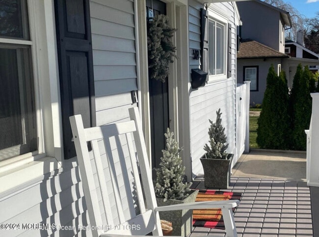 Building Photo - 509 Laurel Ave