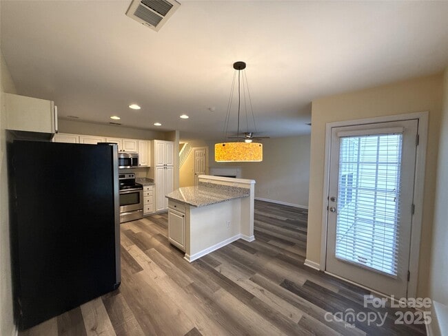 Building Photo - 10012 University Park Ln