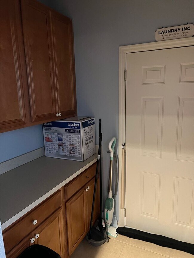 Building Photo - 2 Bed 2.5 Bath