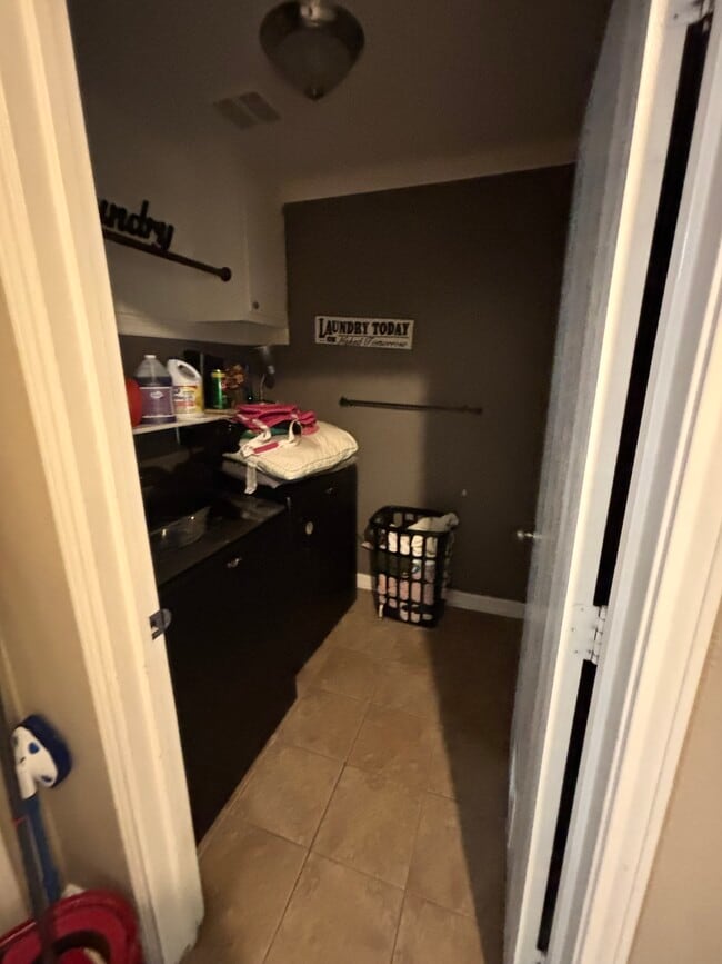 Building Photo - 108 Windsor