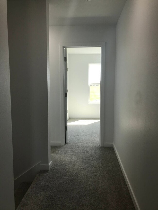 Building Photo - Executive Rental -  4 Bedroom 3 Baths