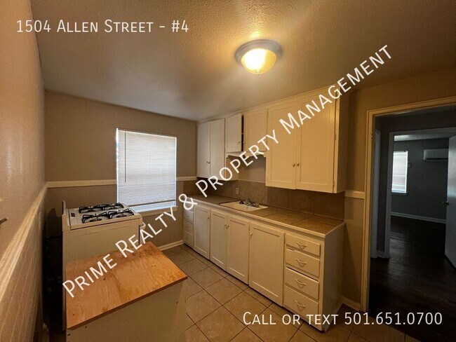 Building Photo - 1504 Allen St