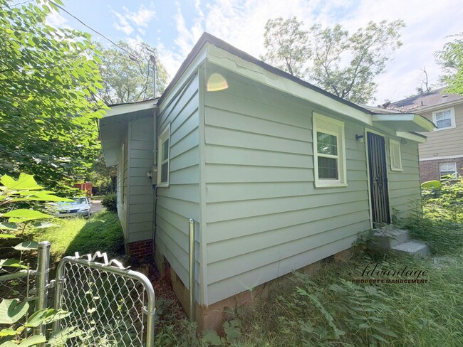 Building Photo - 749 Bey St